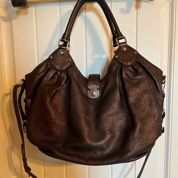 FLASH SALE🔥🔥EXCELLENT CONDITION💗 LOUIS VUITTON XL BRONZE MAHINA BAG💗💗💗 - Picture 1 of 12